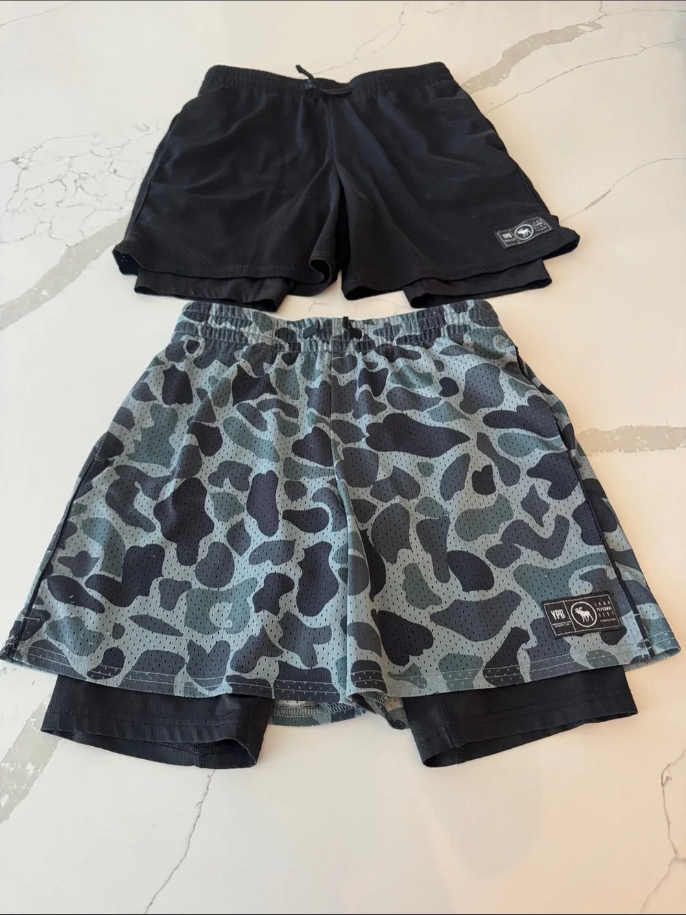 Boys abercrombie kids Black & Blue Camo Performance Shorts size 13/14